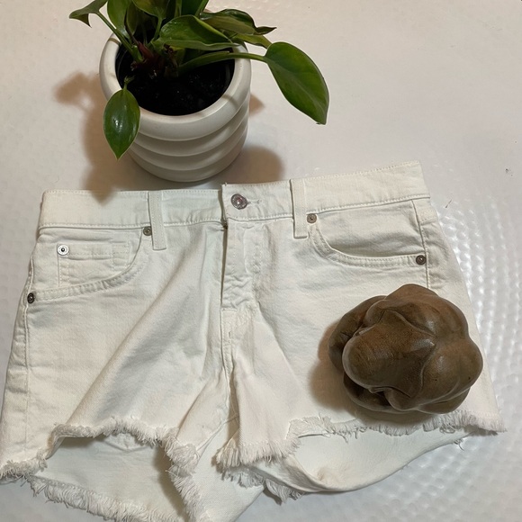 Seven7 white denim shorts - Picture 6 of 6